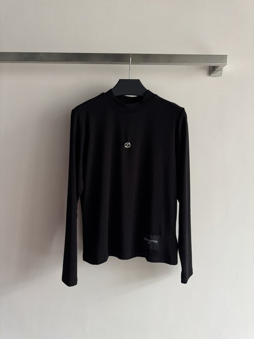 Louis Vuitton High - Quality Cotton Long - sleeve T - shirt with Subtle Logo