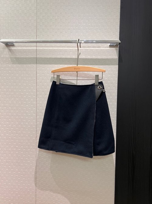 Louis Vuitton New Leather-Buttoned Asymmetric Woolen Skirt in A-Line Shape
