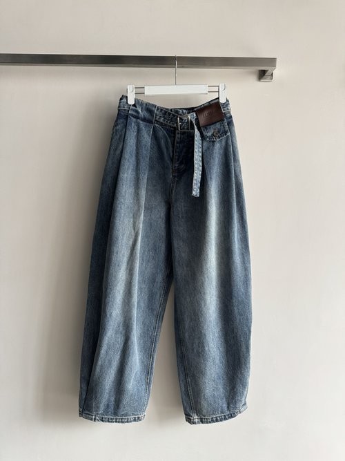 Loewe Leather Logo High-Waist Belted Denim Jeans with Sophisticated Appeal