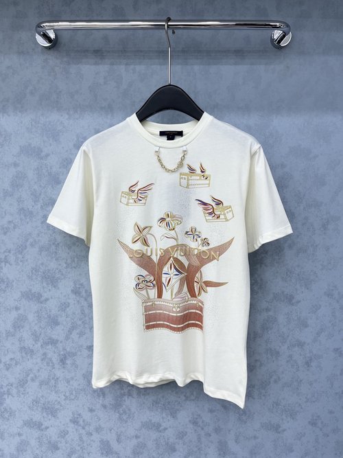 Louis Vuitton Fashionably Processed Printed Short-Sleeve T-Shirt in Various Colors