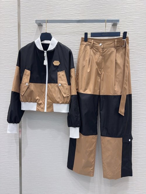 Louis Vuitton Fashionable Suit with Exquisite Details, Versatile