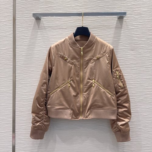 Louis Vuitton Classic Fashionable Coat, Stylish and Streamlining