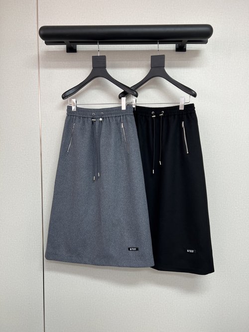 Prada All-Match A-Line Skirt with Side Zipper and Leather Labels