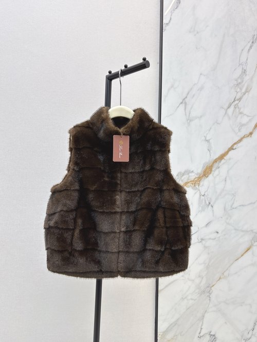 Loro Piana Elegant Faux Mink Vest for a Cozy and Sophisticated Look