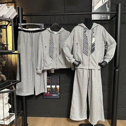 Dior Hooded Casual Suit with Classic Animal Print Scarf