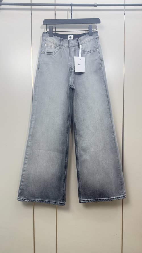 Dior Early Spring Fashion, Versatile and Sophisticated