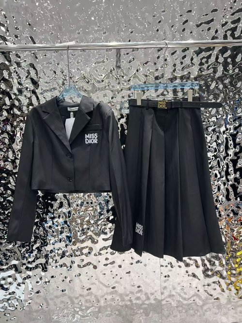 Dior Elegant Suit Set with Belt, Versatile and Timeless