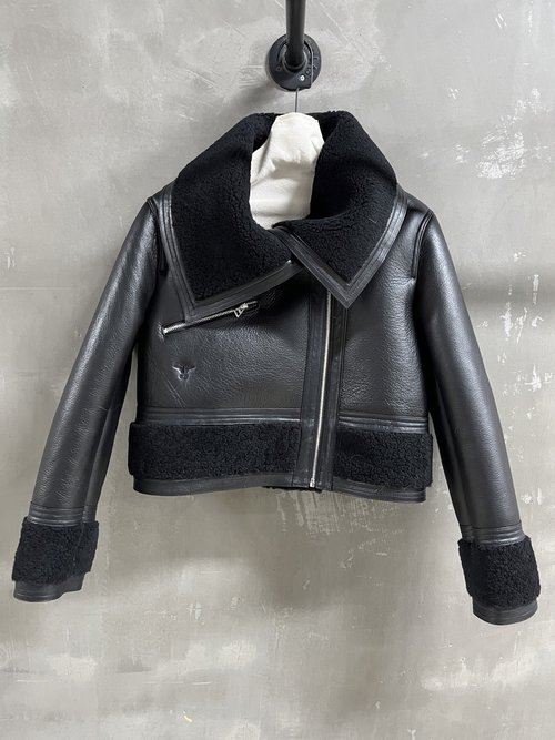 Chanel Elegant All - in - One Fur Piece Crafted from Imported Merino Wool