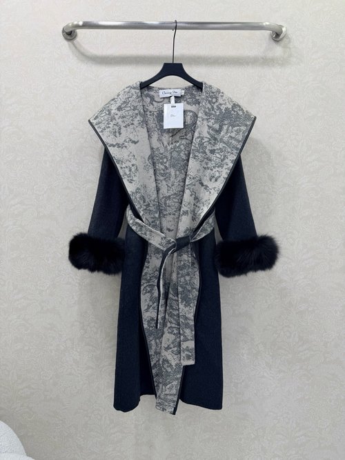 Dior Luxurious Cashmere Coat with Detachable Fox Fur & Logo