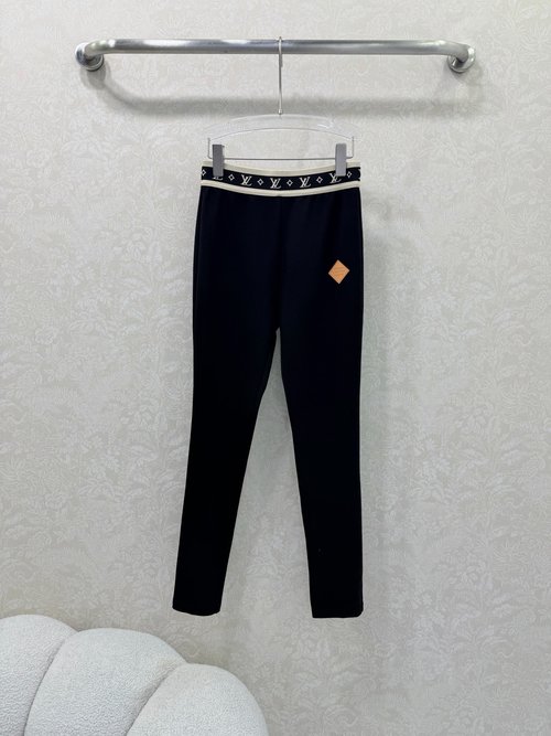 Louis Vuitton Versatile Tight Fleece Shark Leggings
