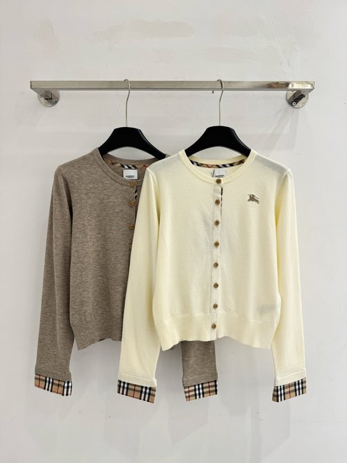 Burberry Elegant Checkered Cardigan with Wooden Buttons, Timeless Appeal