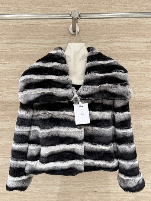 Dior Dior Chinchilla Series Chinchilla Rabbit Fur Small Coat with Navy Collar