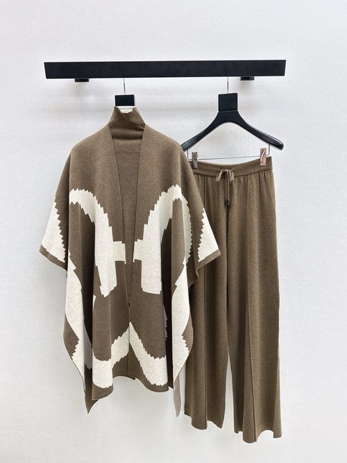 Max Mara Max Series Knit Set with Cloak: Sophisticated and Stylish