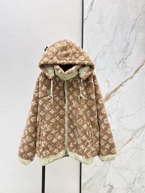 Louis Vuitton Chic Vintage Logo Plush Jacket with High-Street Style