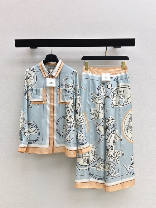 Hermes Refined Silk Printed Shirt with Relaxed Fit and Exquisite Colors