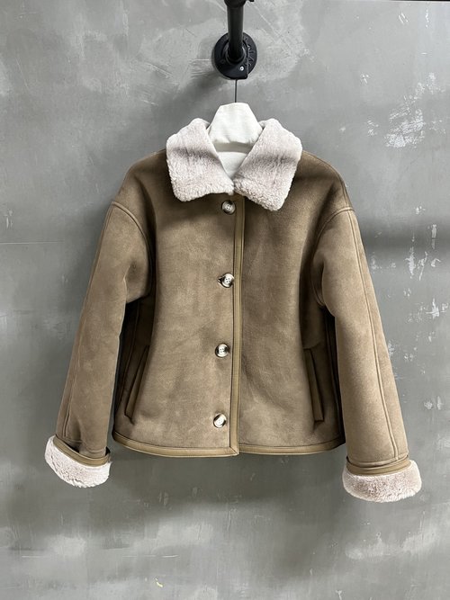 Loewe All-in-one Wool Product with Versatile and Stylish Design