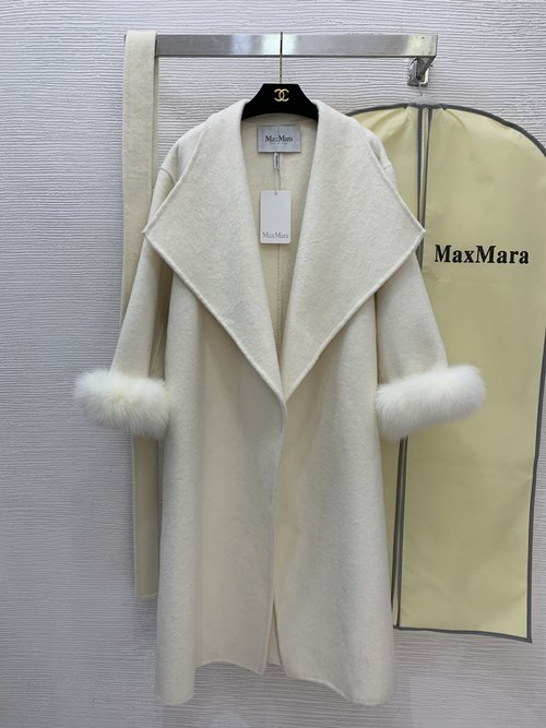 Max Mara Merino Woolen Coat with Detachable Fur Collar