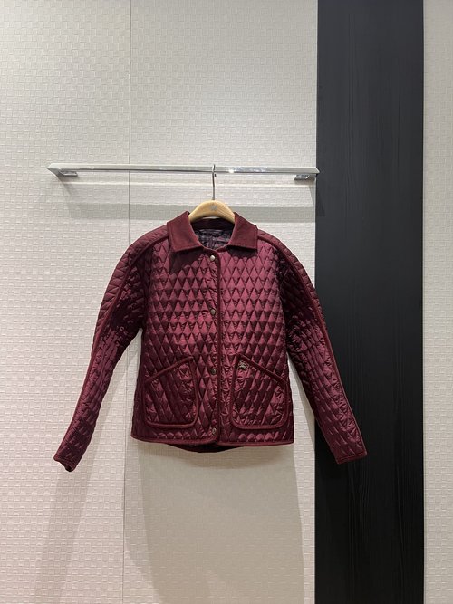 Burberry Quilted Jacket with Logo and Lining in a Distinctive Style