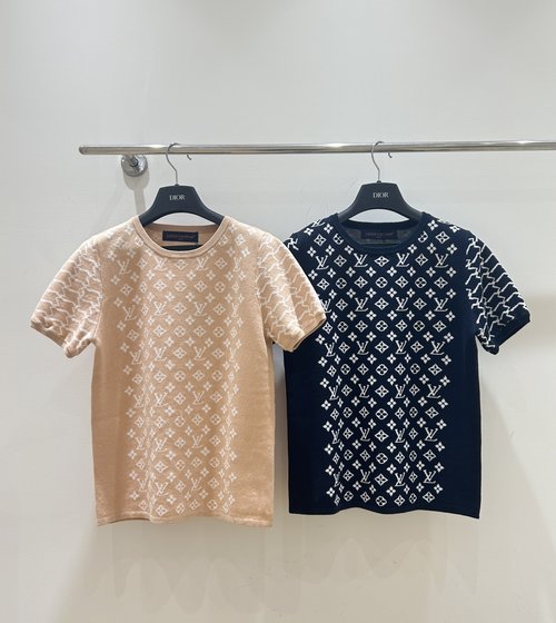 Louis Vuitton Dual-tone Damier Patterned Top, Stylish and Comfortable