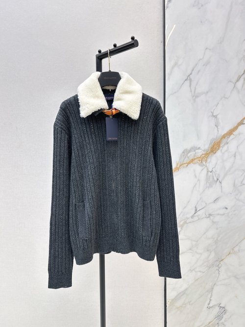 Louis Vuitton Color-Blocked Furry Collar Knit Wool Cardigan with a Luxurious Touch