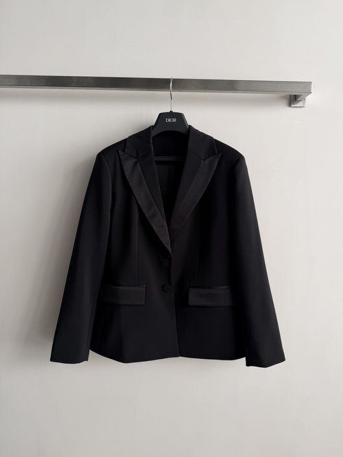 Dior Classic Two-Button Suit Jacket with Gun Lapel for a Sophisticated Look