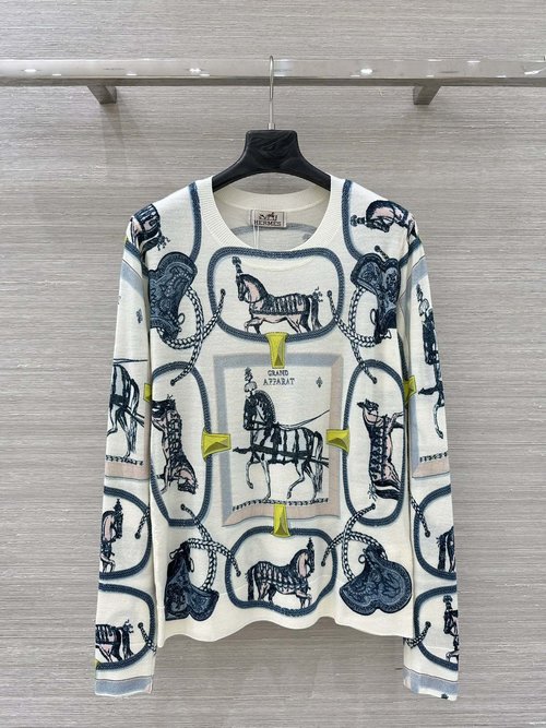 Hermes Exclusively Released Iron Lock Horse Pattern Knit Top in French Style