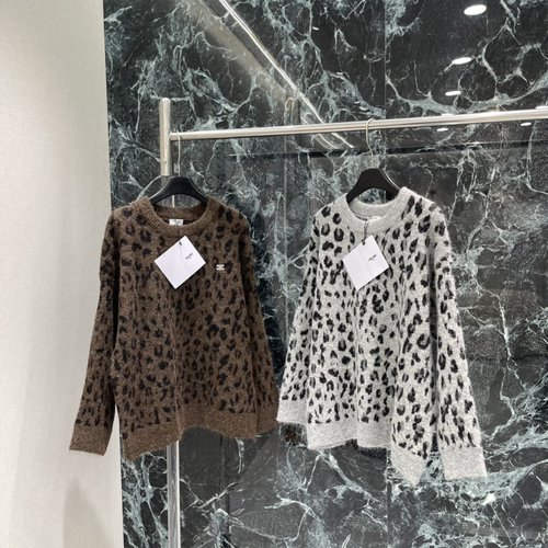 Versace Leopard Print Oversized Knit Sweater in Wool Blend Fabric