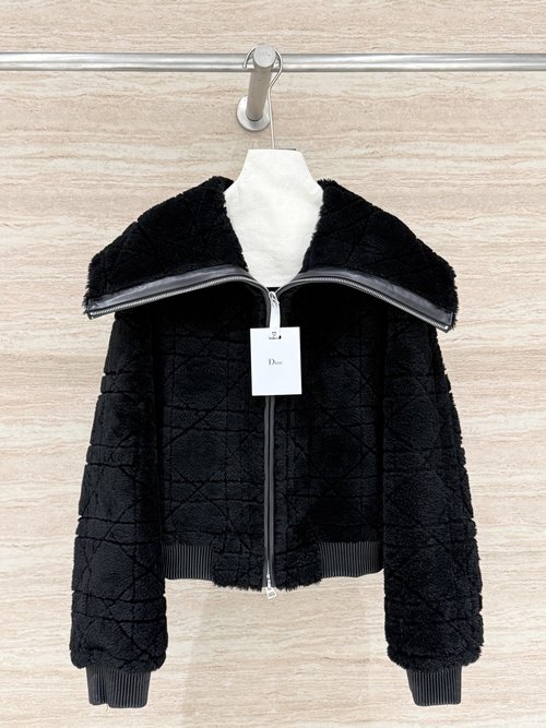 Dior Chic Navy Collar Shearling Jacket with Layered Wool and Warm Cuffs