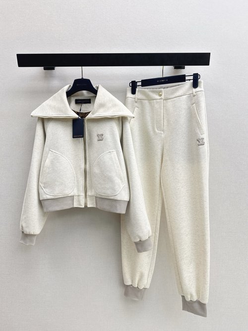 Louis Vuitton Casual Ensemble: Big-Lapel Jacket and Straight-Leg Pants