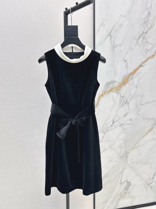 Dior French Hepburn-Style Velvet Dress, Sweet and Versatile