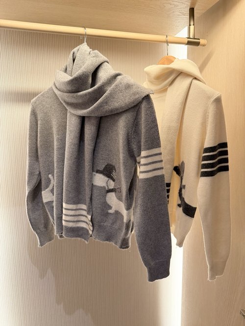 Thom Browne TB Classic College - style Wool Knit Sweater and Shawl Set