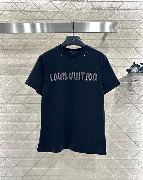 Louis Vuitton Customized Cotton Short-Sleeved T-Shirt with Ironed Rivets