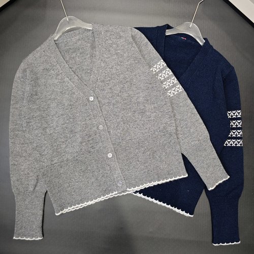 Thom Browne Dog Jacquard V-Neck Long-Sleeved Wool Cardigan