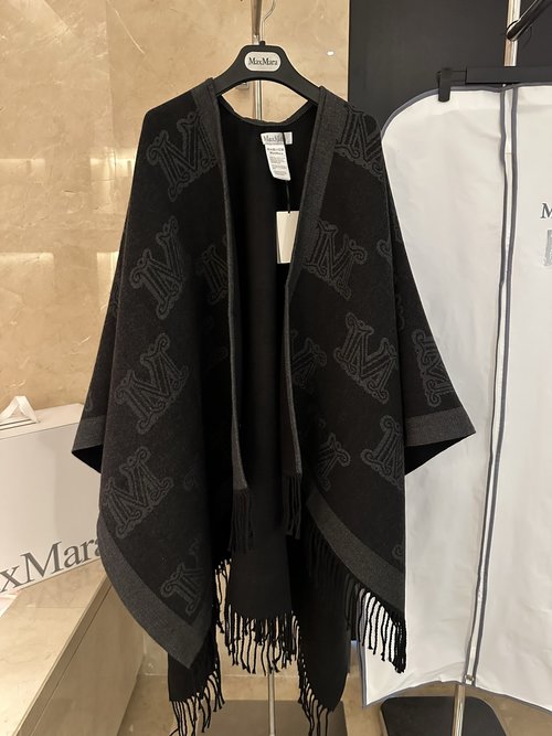 Max Mara Classic Checked Wool - Cashmere Scarf, Softness and High - End Quality