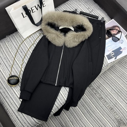 Loewe Fox Fur Collar Hooded Cardigan Paired with Sweatpants