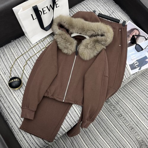 Loewe Fox Fur Collar Hooded Cardigan Paired with Sweatpants