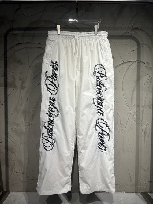 Balenciaga Warm and Versatile Embroidered Suit