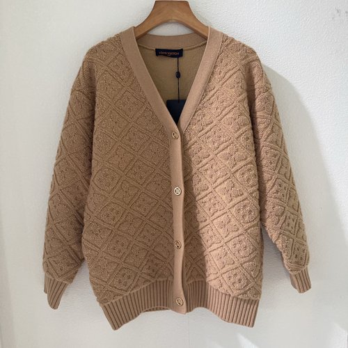 Louis Vuitton Double-Pocket V-Neck Knitted Cardigan in Simple Style
