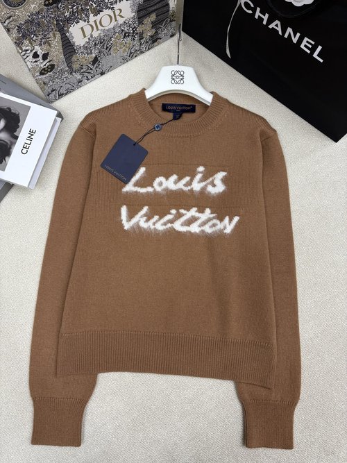 Louis Vuitton Classic Knitted Round-Neck Pullover for Festive Season