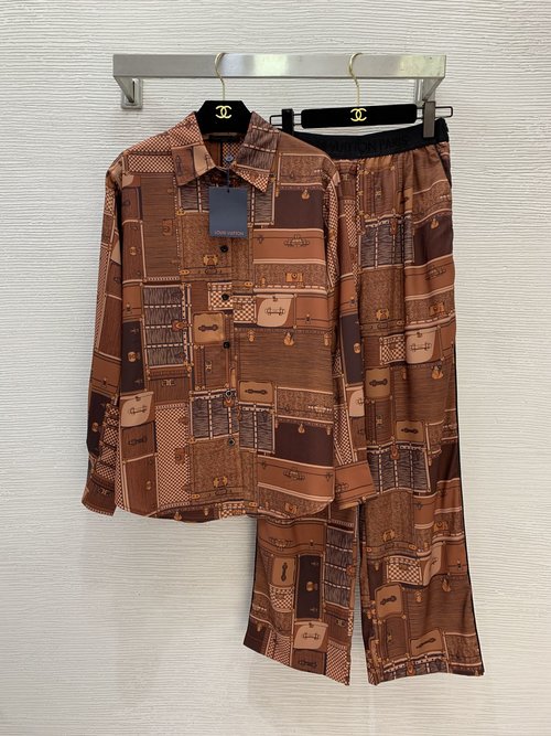 Louis Vuitton Stylish Printed Scarf for Fashion Accessory