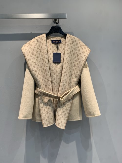 Louis Vuitton Dignified Wool Silk Blend Wrap Coat with Wide Collar