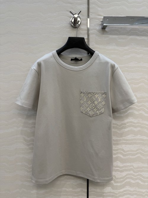 Louis Vuitton MONOGRAM Printed Logo T-Shirt with Chain, Stylish Design
