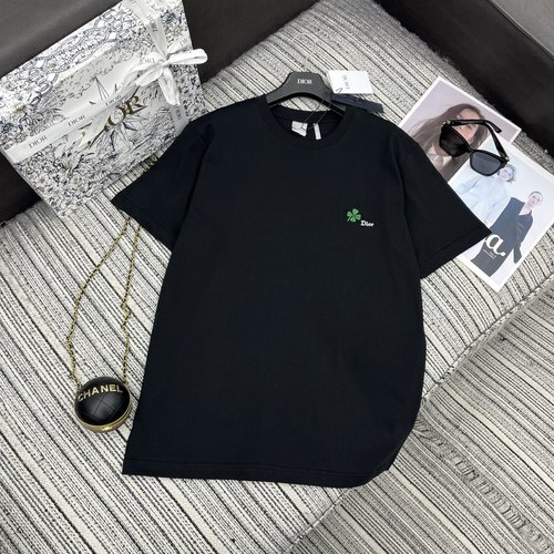 Dior Early Spring: Embroidered Four-Leaf Clover Round-Neck T-Shirt