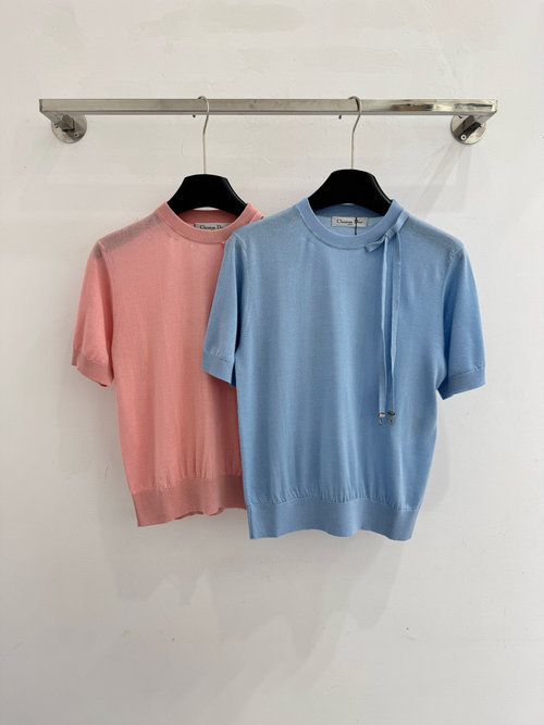Dior Minimalist Casual Crew Neck Short-Sleeve Knit Top, Tie Bow Letter Detail, Lightweight Breathable (Pink & Light Blue)