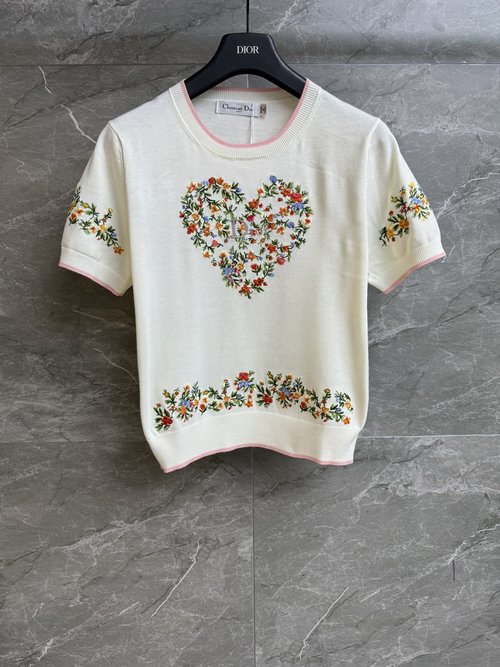 Dior Slim Fit Floral Embroidered Top for Sophisticated Look