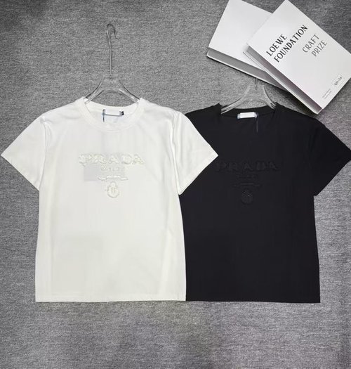 Prada Comfortable Embroidered T-Shirt for Casual Use