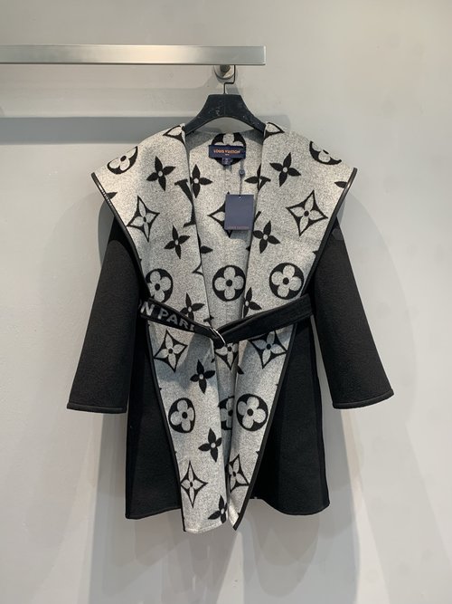 Louis Vuitton Luxurious Cashmere Silk Blend Wrap Coat with Oversized Collar