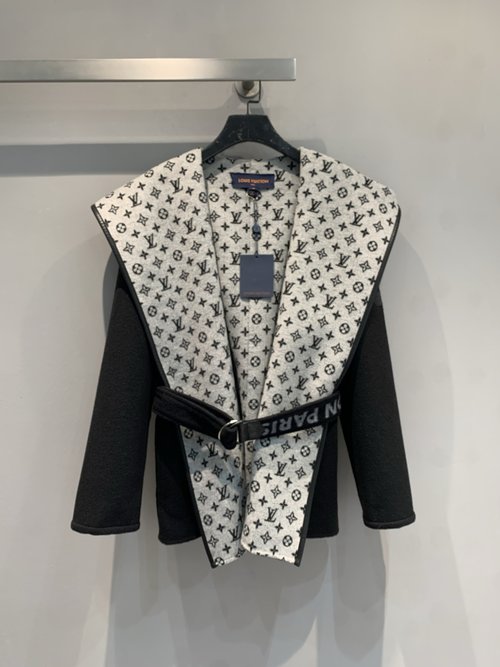 Louis Vuitton Wrap-style Short Wool-silk Blend Coat with Big Collar