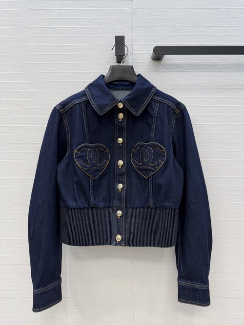 Chanel Exclusive Original Heart-shaped Pocket Denim Jacket with Enzyme Wash