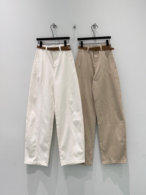 Hermes Stylish High-Waisted Curved Wide-Leg Jeans with Logo and Belt